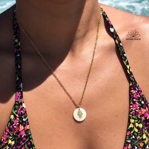 Hamsa Freshwater Shell Necklace | Stainless Steel